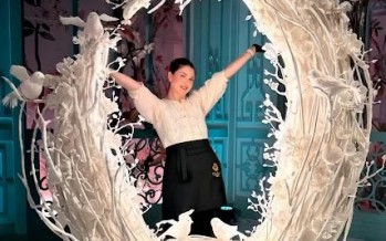 بالفيديو - زينة عيتاني وقالب حلوى ضخم يلفت الأنظار في زفاف نجل محمد عبده