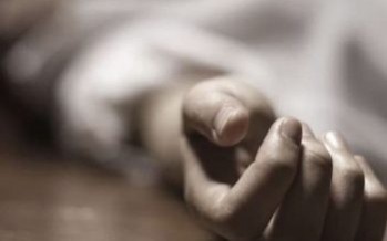 إعلامية تقتل والدتها المسنة طعنًا.. وكفالتها مبلغ خيالي