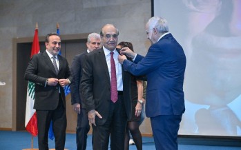 تكريم مهيب لموسى زغيب في الكسليك… “ملك الزجل اللبناني” ينال وسام الاستحقاق الفضي ذو السعف