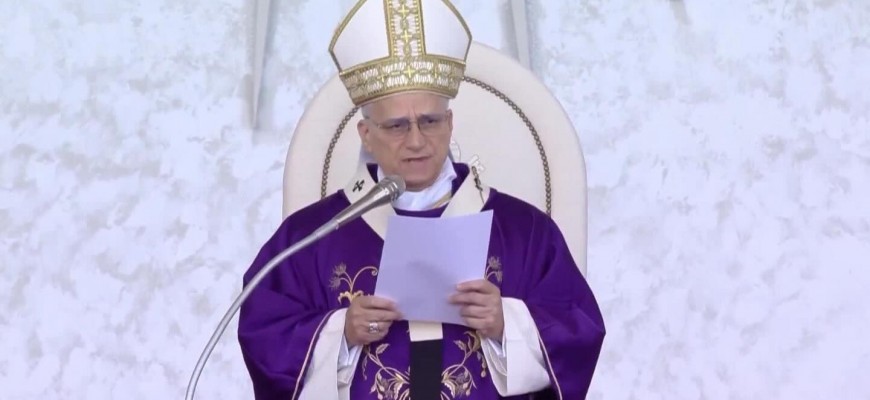 بالصور - تصميم لبناني يرافق البابا في وداعه: ماجد بو طانوس يوقّع اللحظة الأخيرة للزيارة التاريخية