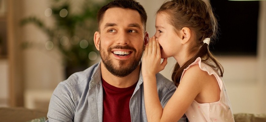 كيف يصنع حضور الأب وعي الفتاة العاطفي منذ الطفولة؟