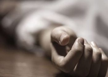 إعلامية تقتل والدتها المسنة طعنًا.. وكفالتها مبلغ خيالي