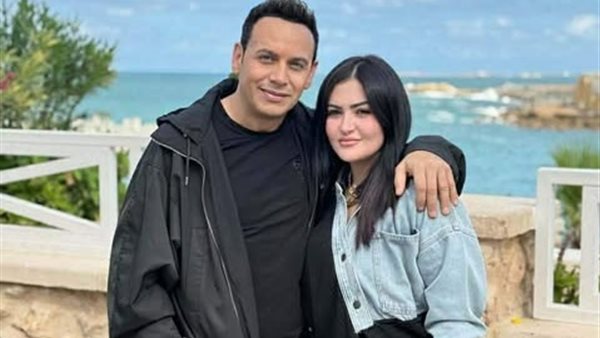 مصطفى قمر يفاجئ جمهوره بظهور زوجته في كليب “مش هاشوفك” من ألبومه الجديد “قمر 25”