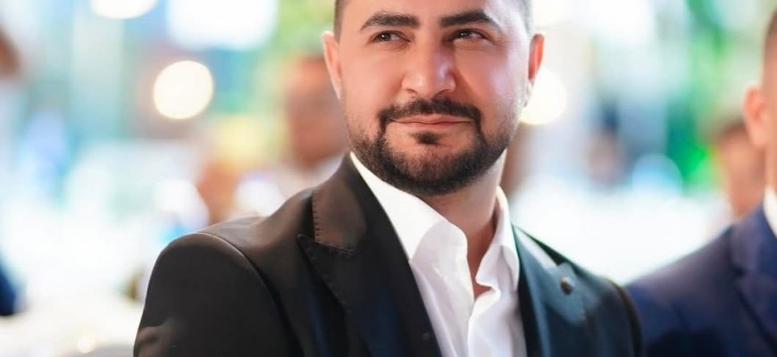 بلوجر السفر راكان حمدان.. رحلة كفاح من سوريا إلى النجاح في عالم الأعمال والسوشيال ميديا