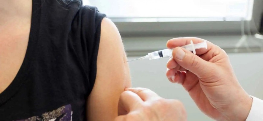 لقاح التهاب السحايا.. متى يكون ضرورياً وأبرز آثاره الجانبية