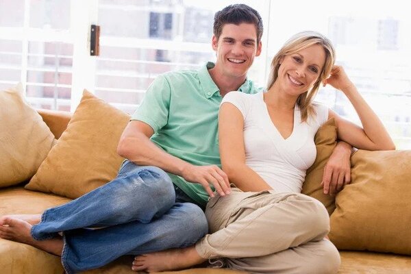 أسباب حب المرأة الكبيرة للشاب الأصغر منها سنًا